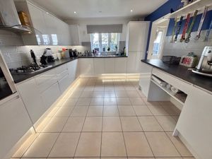 Kitchen- click for photo gallery